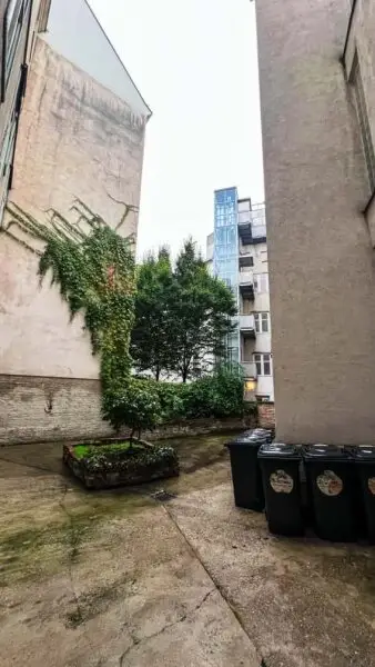 3-ZIMMER-ALTBAU MIT BALKON - SANIERUNGSBEDÜRFTIG IN TOP LAGE!