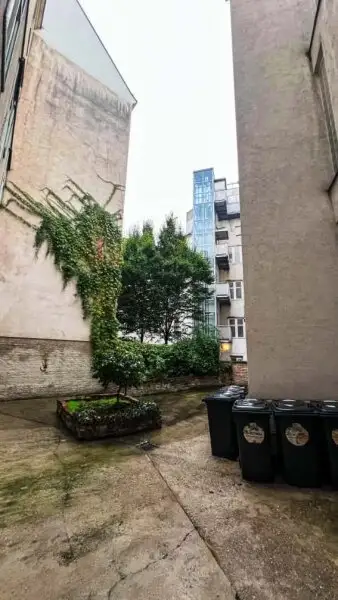 3-ZIMMER-ALTBAU MIT BALKON - SANIERUNGSBEDÜRFTIG IN TOP LAGE!