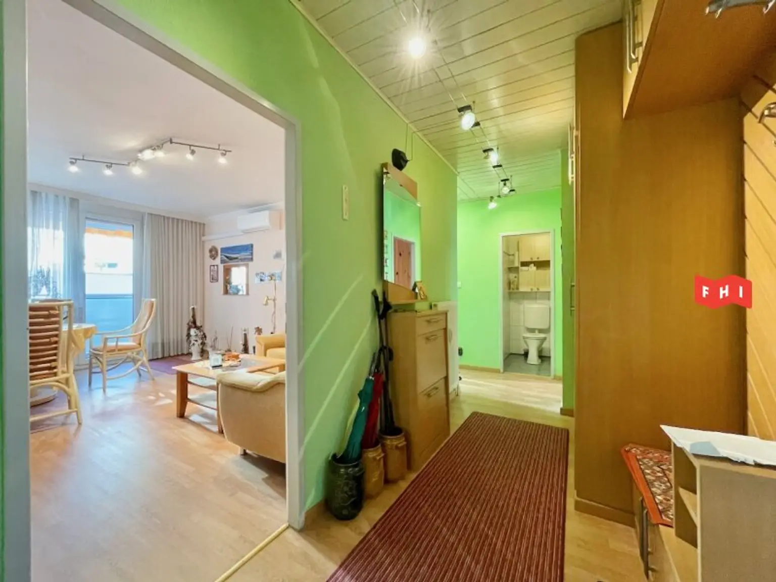 Südwestseitige 3 Zimmer Eigentumswohnung mit Loggia, Klimaanlage, Autoabstellplatz & PV-Balkonkraftwerk.