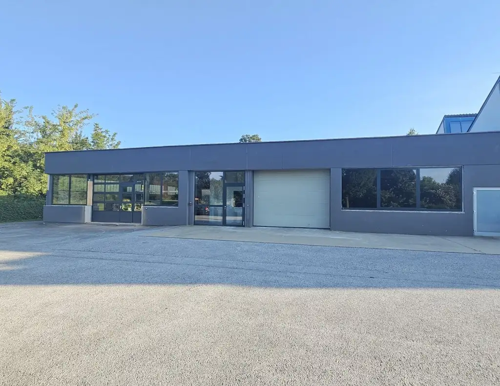 444m² große Halle, optional mit Küche, WC und Parkplätzen, nur 2 Autominuten bis zur Autobahn in Gleisdorf bei Graz