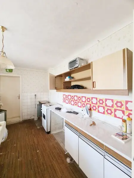 GELEGENHEIT MIT GROSSEN POTENTIAL IN  PALTERNDORF HAUS MIT 6 ZIMMER 156 WFL. PLUS  2 GROSSE SCHUPPEN