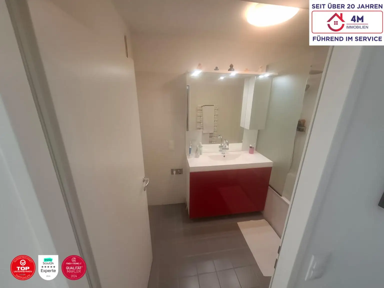 Elegante Stadtwohnung mit Balkon & Stil