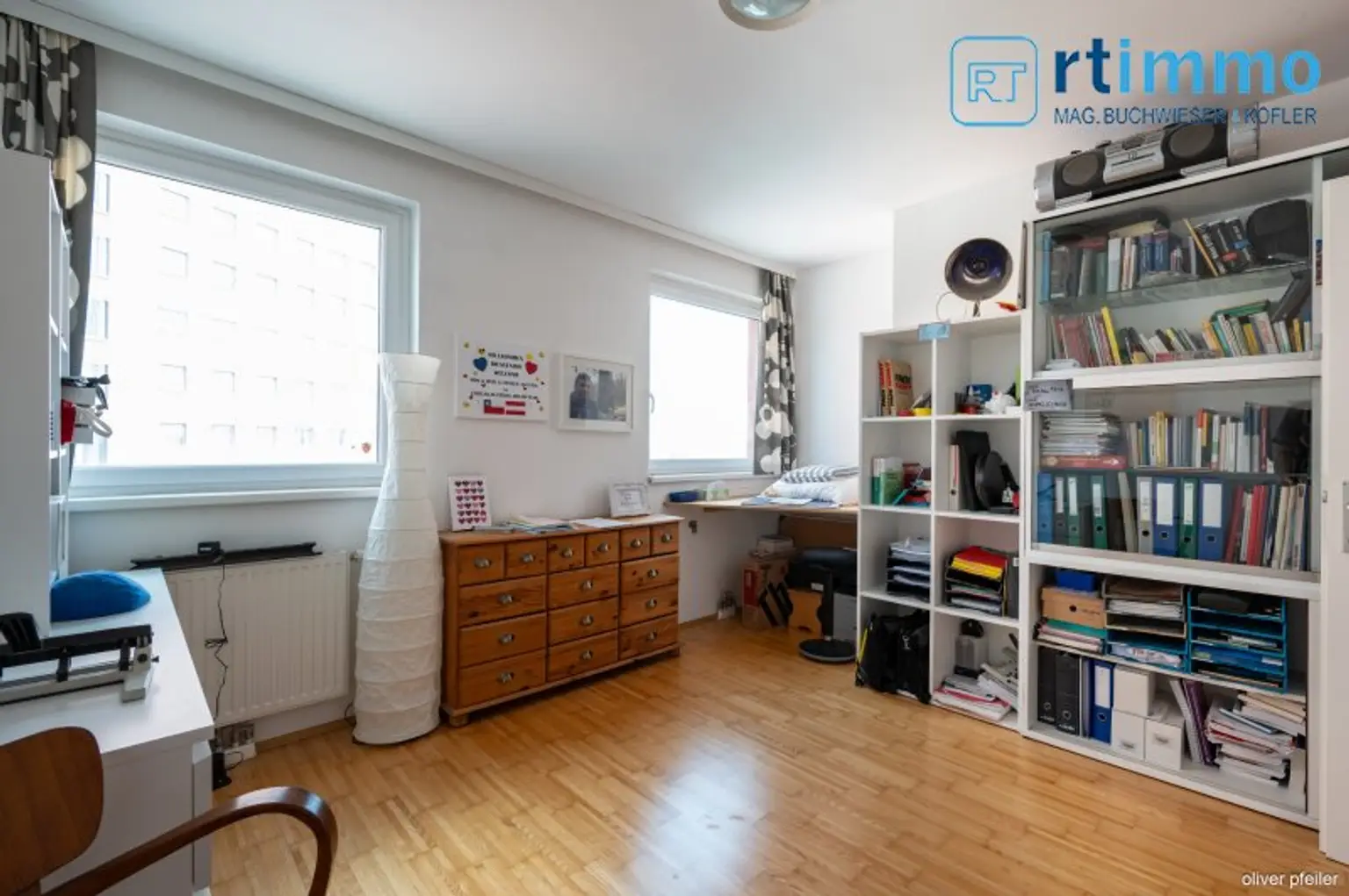 Himmelblau überall, 104m² mit über 23m² Freifläche auf 3,5 Zimmern. Atemberaubender Ausblick soweit das Auge reicht!
