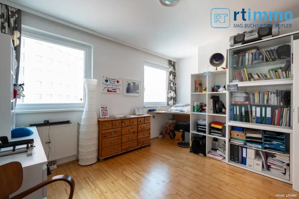 Himmelblau überall, 104m² mit über 23m² Freifläche auf 3,5 Zimmern. Atemberaubender Ausblick soweit das Auge reicht!