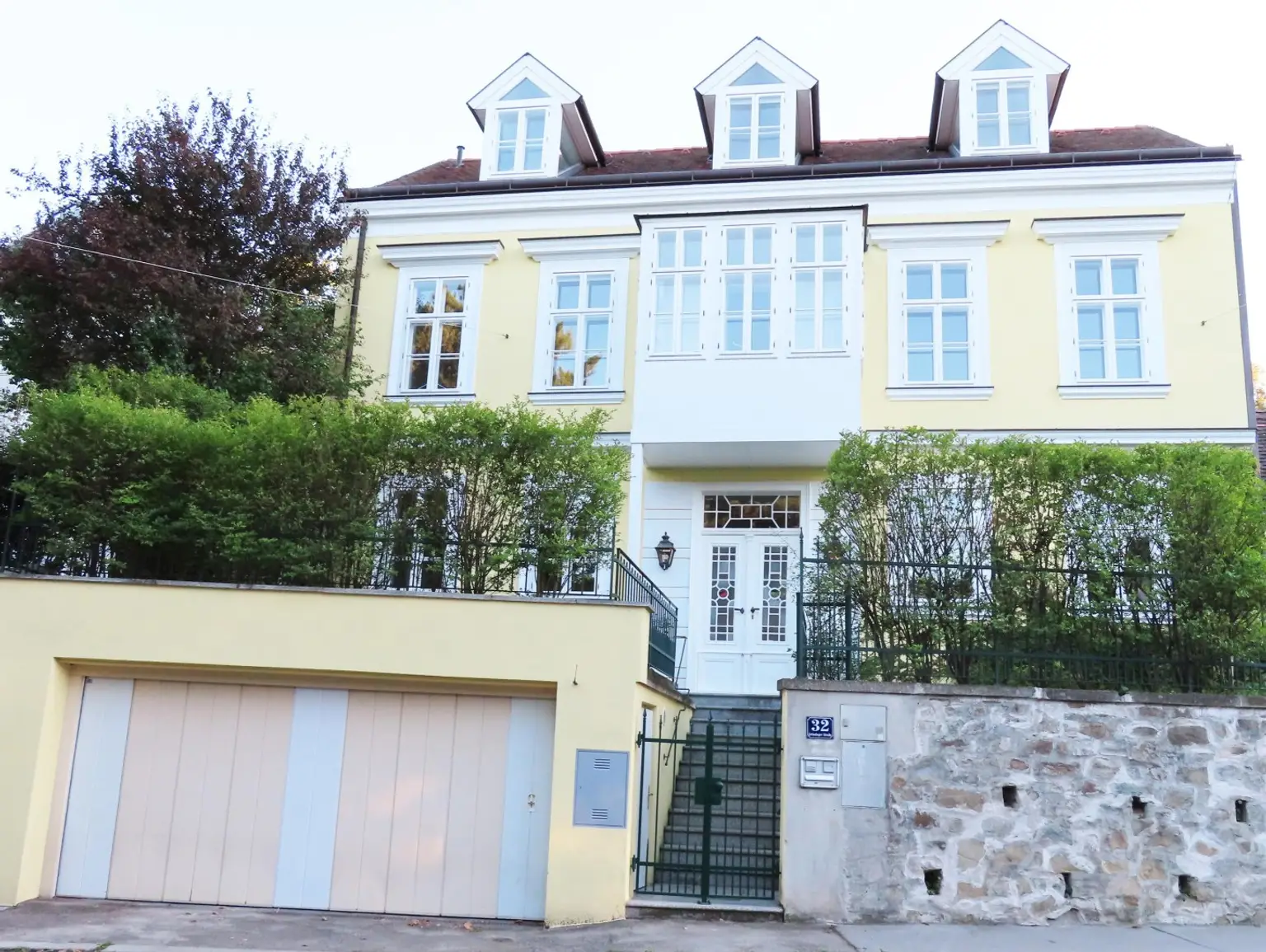 GRINZING - CHARMANTES WINZERHAUS, GERÄUMIG, GROSSFAMILIE ODER WOHNEN / ARBEITEN UNTER EINEM DACH