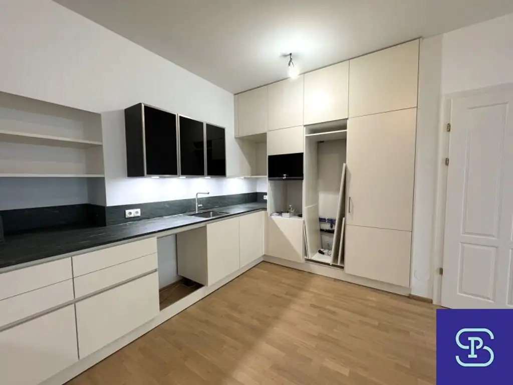 Provisionsfrei: Unbefristeter 98m² Altbau mit 11m² Süd-Loggia und Einbauküche - 1070 Wien!