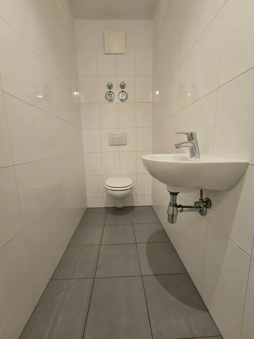 Moderne 2 Wohnung mit zwei großen Balkonen und Tiefgaragenplatz - ab sofort - Eggenberg!
