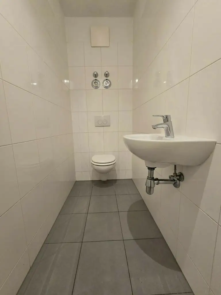 Moderne 2 Wohnung mit zwei großen Balkonen und Tiefgaragenplatz - ab sofort - Eggenberg!