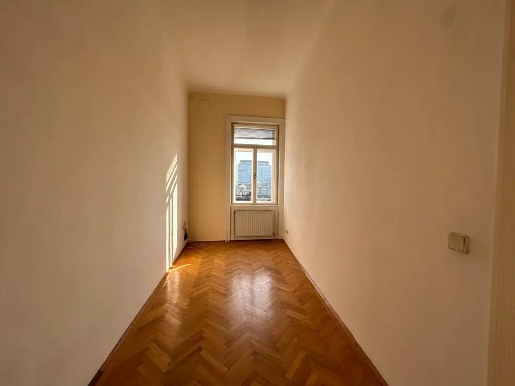 TRAUMHAFTE 219 m² ALTBAUWOHNUNG AM ROCHUSMARKT!
