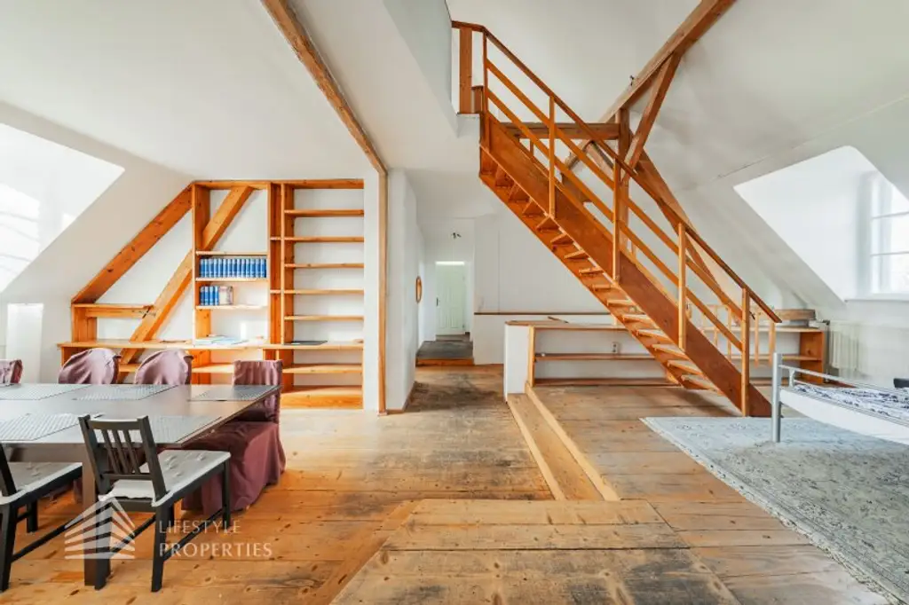 Exklusives Baugrundstück in einzigartiger Lage mit Einreichplanung!