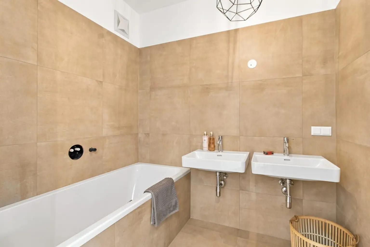 R | ++ WUNDERSCHÖNE DREI Zimmer mit DACHTERRASSE ++ | Prima Service Immobilien