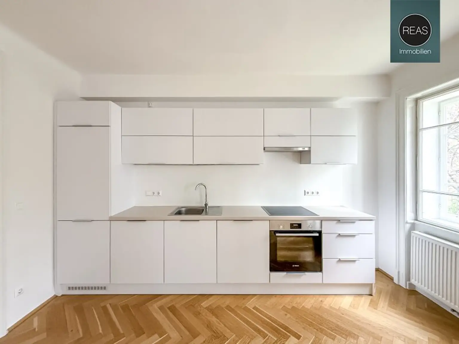 Büro mit Gartenblick und Erker in Bestlage neben dem Schubert-Museum! Gartennutzung inklusive!