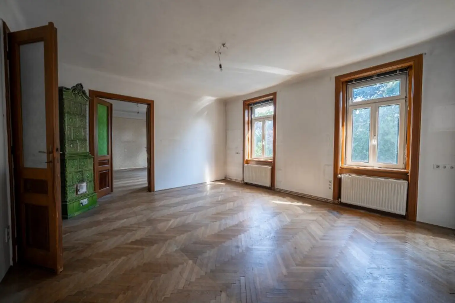 Jahrhundertwende Villa und großartiges Grundstück im Herzen von Gießhübl