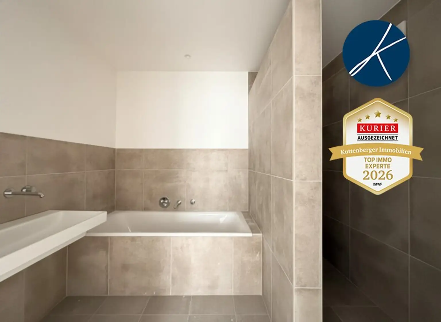 Bad mit Wanne und Dusche