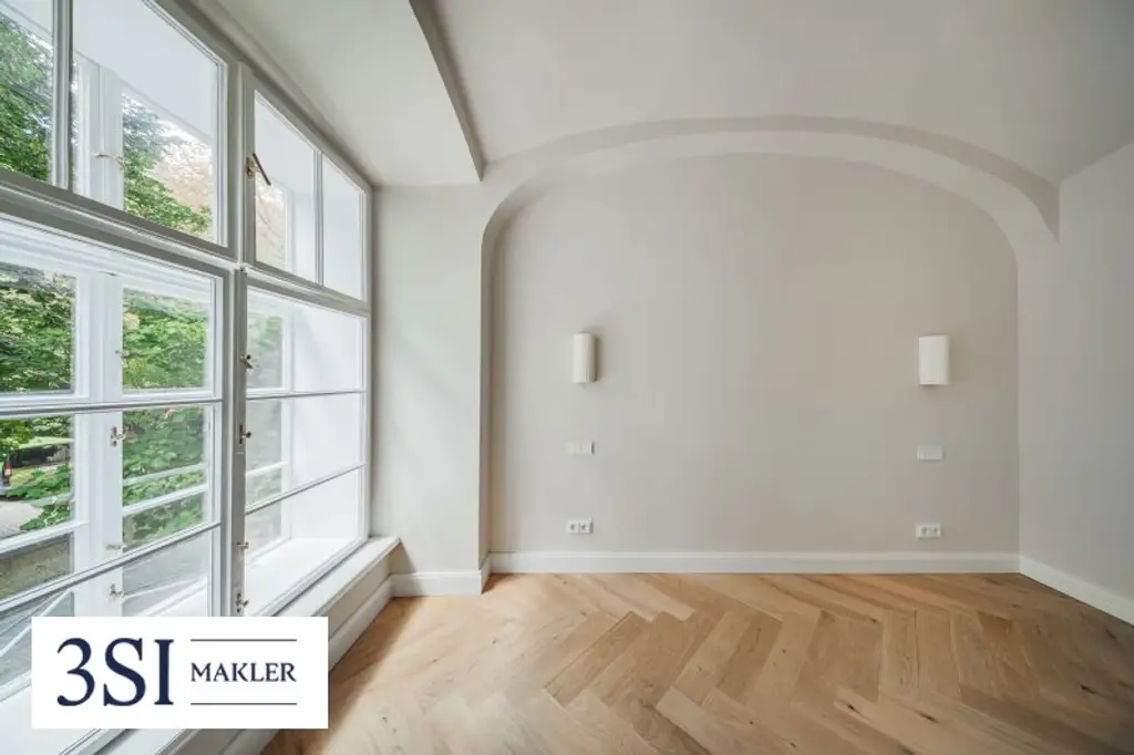Wohnen beim Schloss Belvedere: Erstbezug mit Blick in den begrünten Innenhof