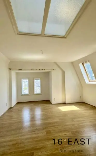 Rarität in Wien: Exklusives Dachgeschoss + Rohdachboden mit Enwicklungspotential + unverbaubarem 360°-Panoramablick über Wien