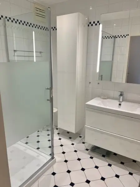 Moderne 3-Zimmer-Wohnung in 1140 Wien: Balkon, Garagen & perfekte WG-Option!