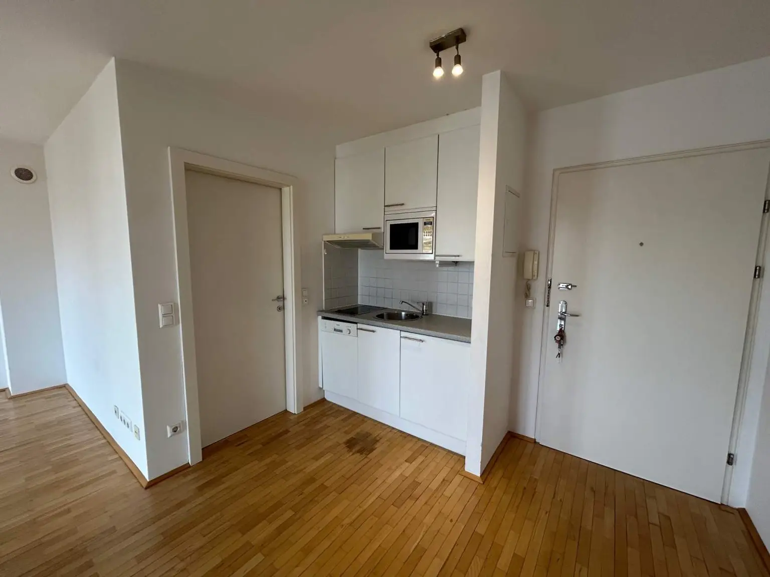 Küche + Vorraum quer