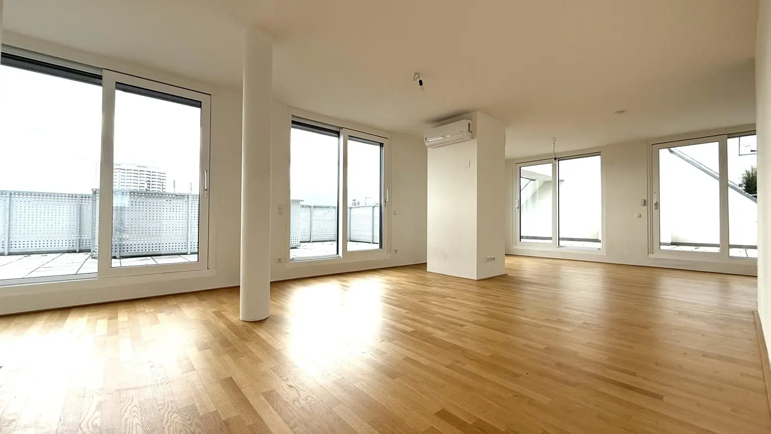 HIGH-LEVEL-PENTHOUSE mit POOL am Dach und DIREKTLIFT!!! 140m² TERRASSENFLÄCHE!!!