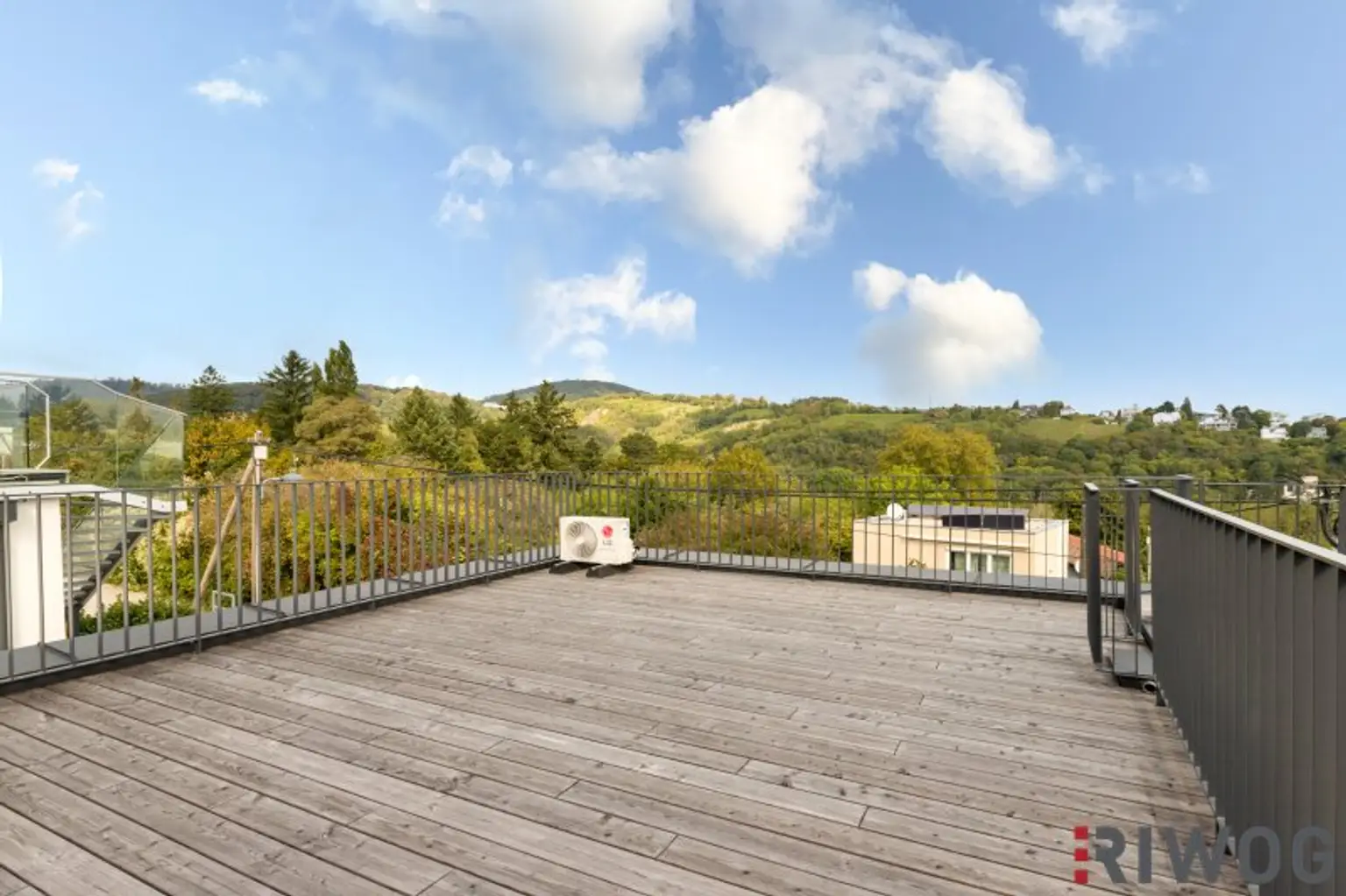 MINI VILLA AM HACKENBERG MIT CA. 37m² DACHTERRASSE UND IMPOSANTEM WEITBLICK AUF DIE CITY - EIGENGRUND IM KLEINGARTEN - GANZJÄHRIG BEWOHNBAR