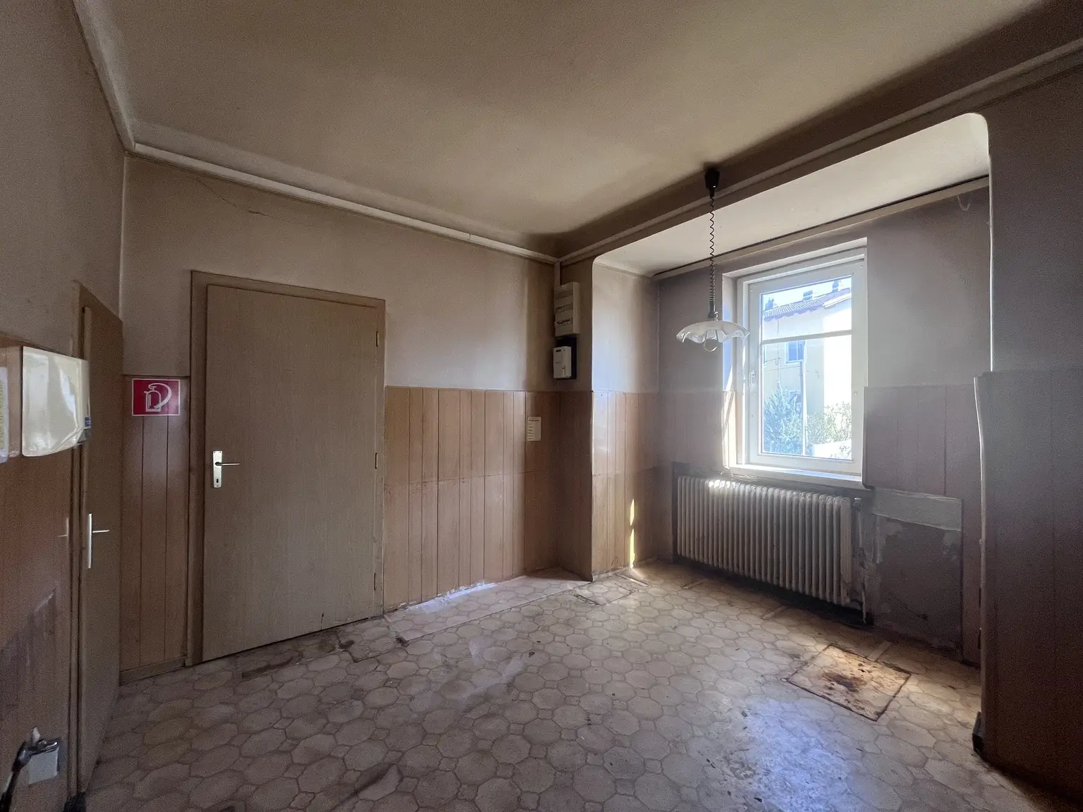 12 Zimmer Haus  mit Geschäftslokal auf 948 m2 Grundstück
