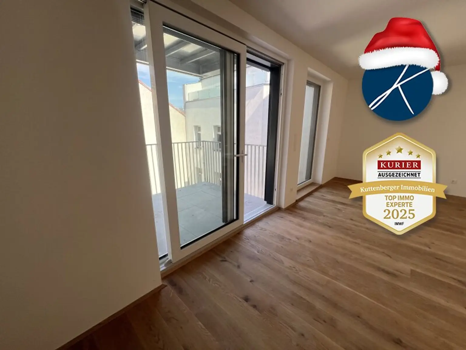 mit großen Fensterflächen