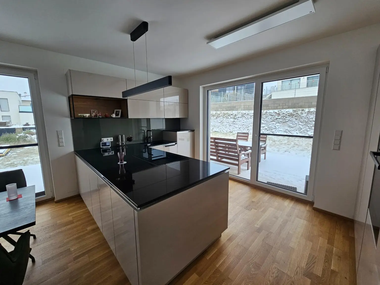 Küche mit Wohn Essbereich