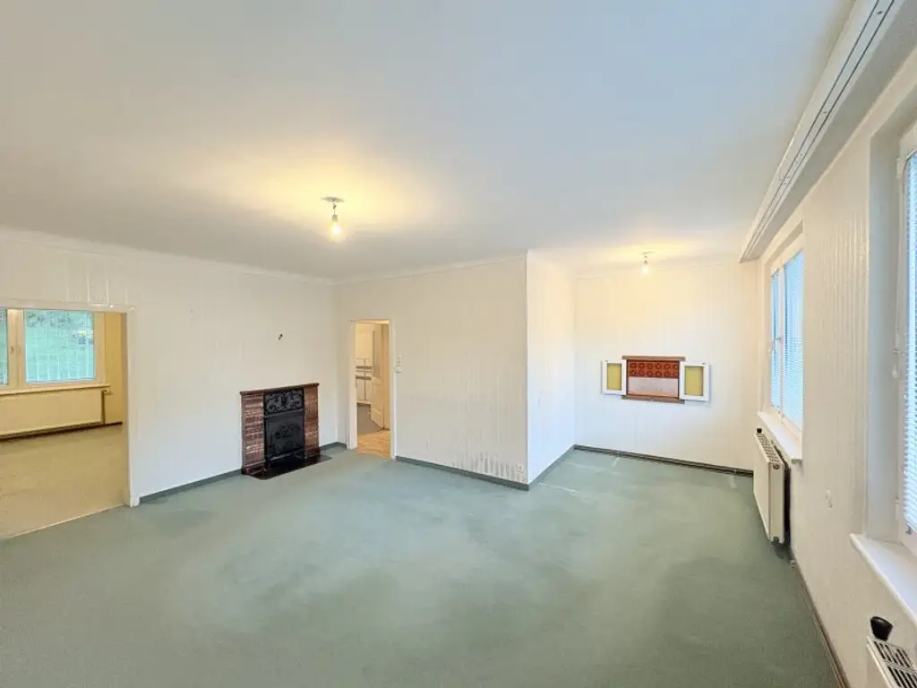 Sanierungsbedürftige 4-Zimmer Wohnung in perfekter Kombination aus Stadt und Land!