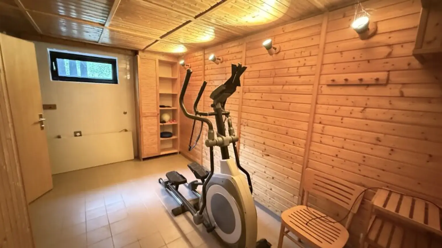 Einfamilienhaus mit Sauna uvm. auf Pachtgrundstück (verlängerbar) in Steinbrunn mit Zugang zum Badeteich!