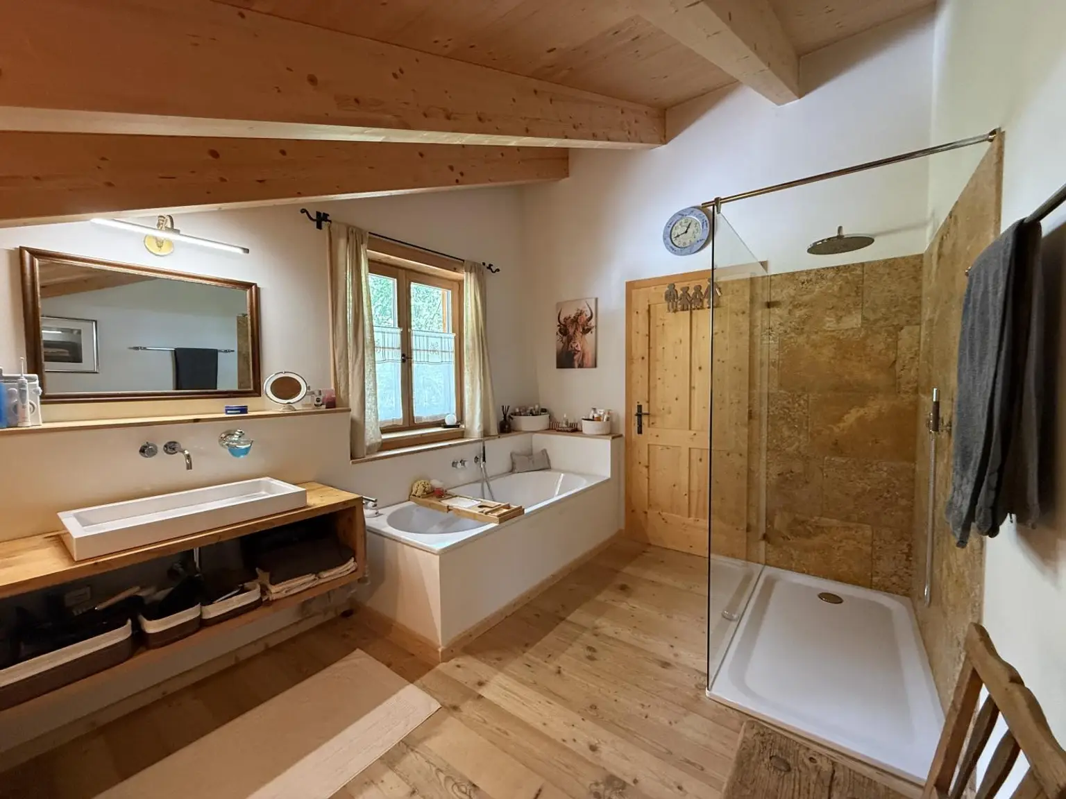 Badezimmer im Obergeschoss