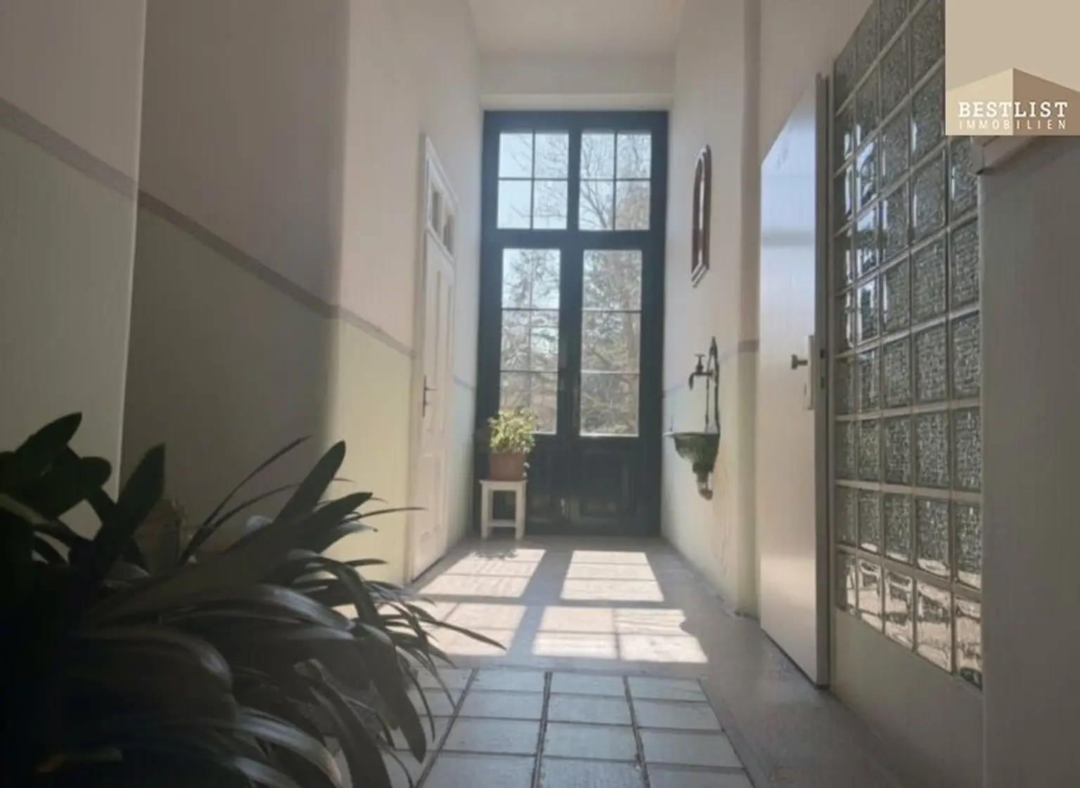 Charmantes Stadthaus in Baden – ruhige Lage mit großem Garten & Entwicklungspotenzial