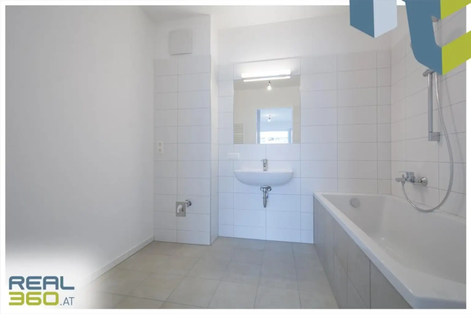 Badezimmer mit Badewanne