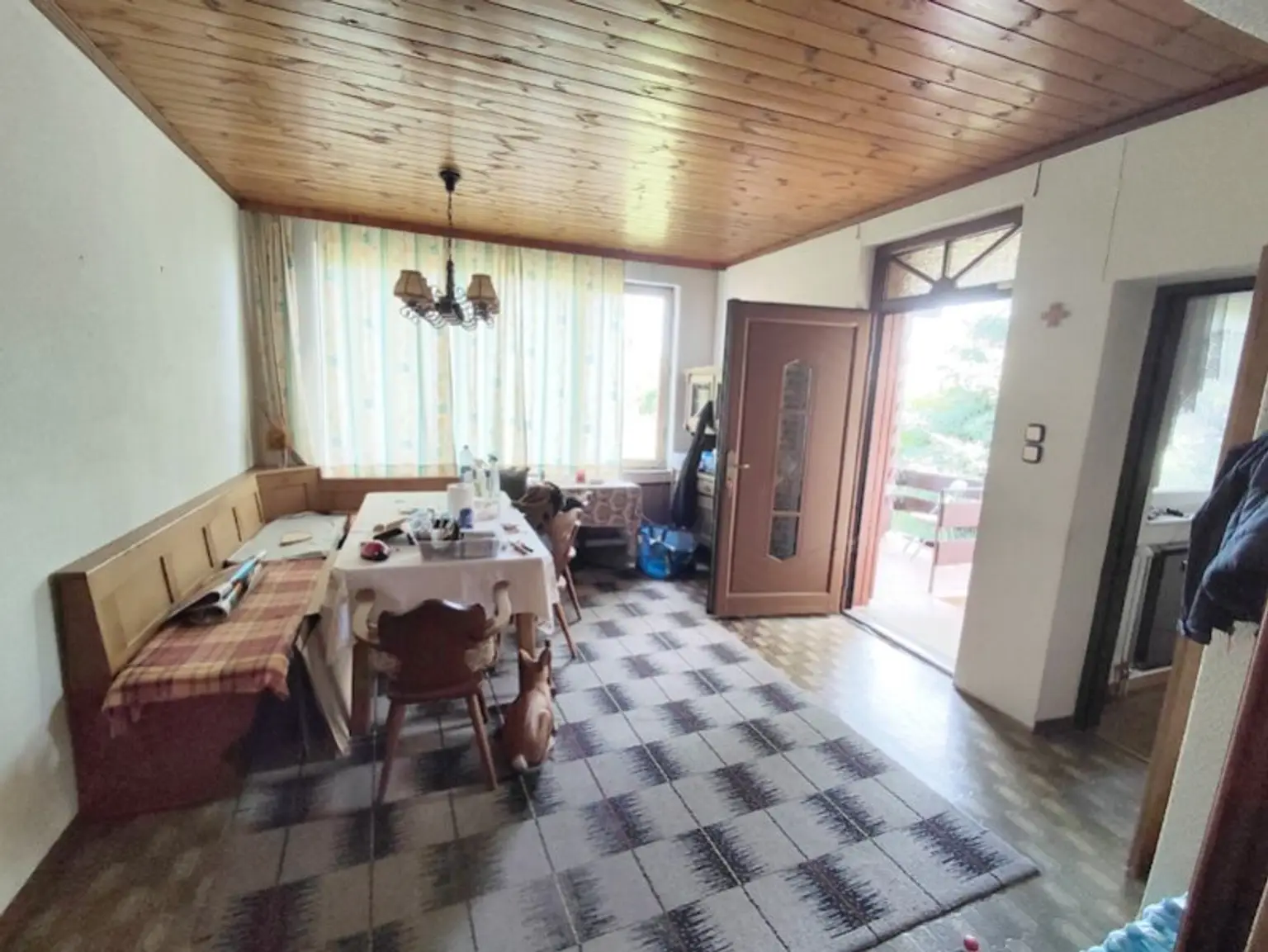 Einfamilienhaus auf großem Grundstück in Siegendorf! Teilweise Sanierungsbedarf!