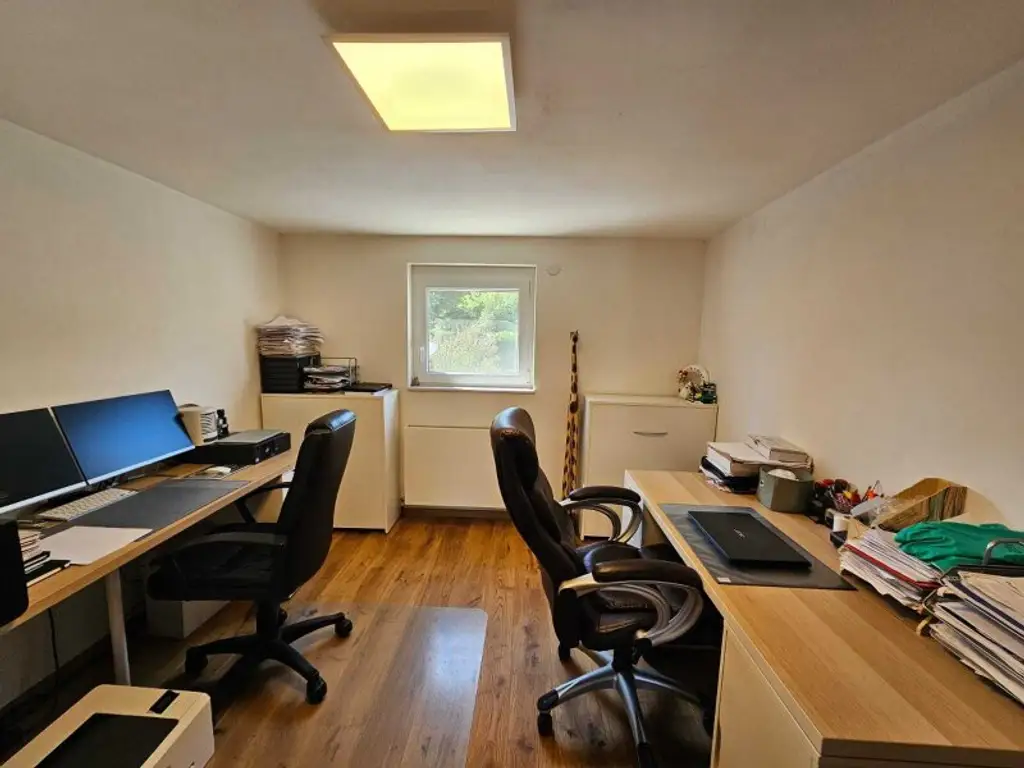 Einfamilienhaus mit hochwertiger Ausstattung | Wintergarten, Pool und ca. 1600m² Eigengrund!