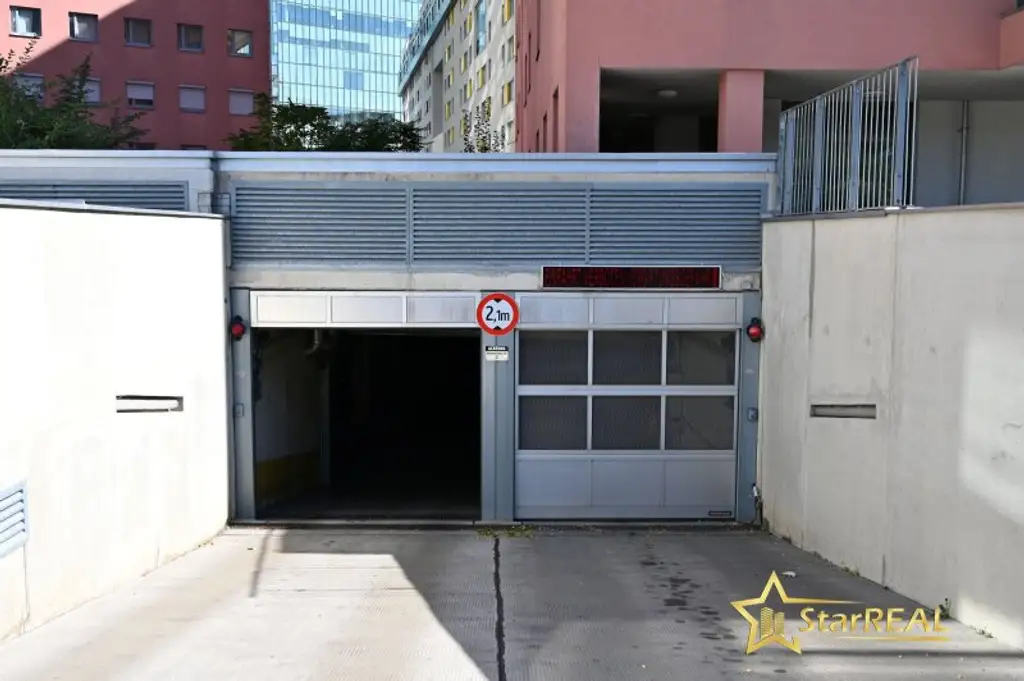 20. STOCK! TOP-WOHNUNG IM DELUGAN MEISSL TOWER. GARAGENPLATZ VORHANDEN. Sauna und Fitnessraum im Haus.