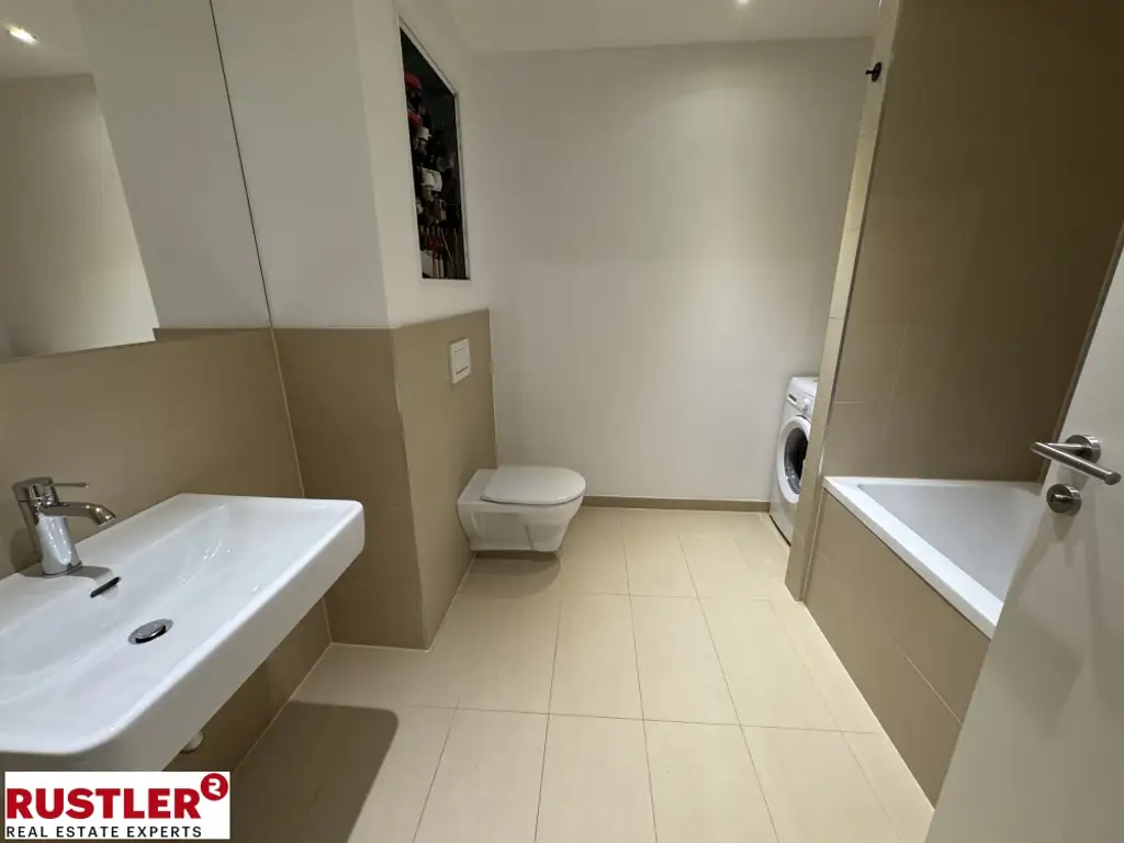 MODERNE 2 ZIMMER WOHNUNG MIT BALKON UND MÖBLIERTE KÜCHE - NAHE MÜHLWASSER