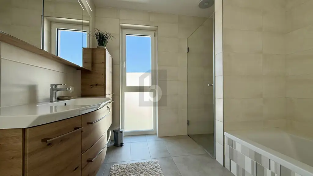 MODERN & SEHR HOCHWERTIG MIT DOPPELGARAGE U. 30 QM NEBENGEBÄUDE