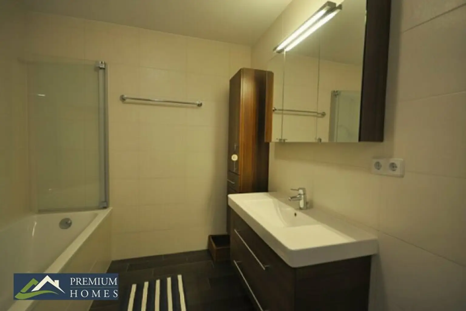 KIRCHBICHL - Eigentumswohnung - Blick ins Bad