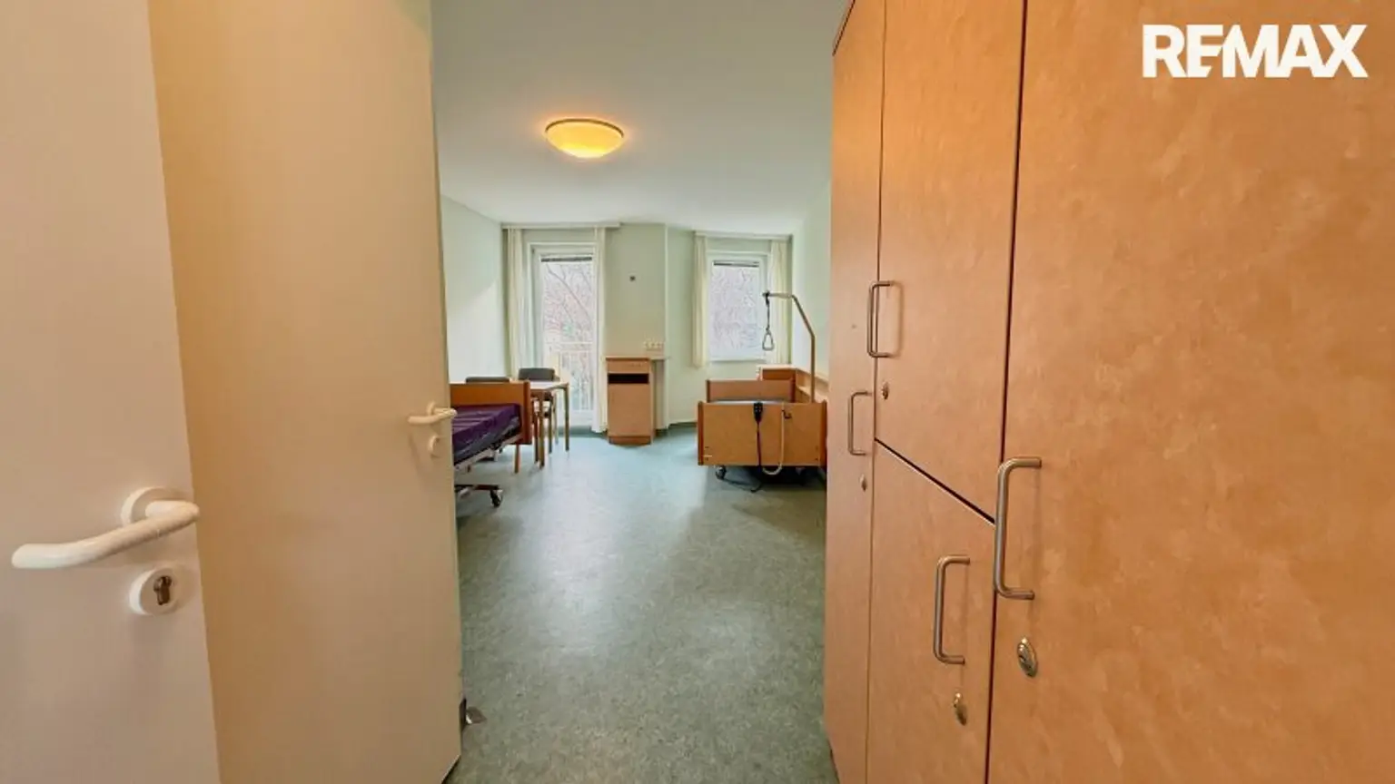 Ehemaliges Seniorenheim, gewerbliche Widmung, große Dachterrasse & 16 Garagen in Wiener Neustadt – Top Chance!