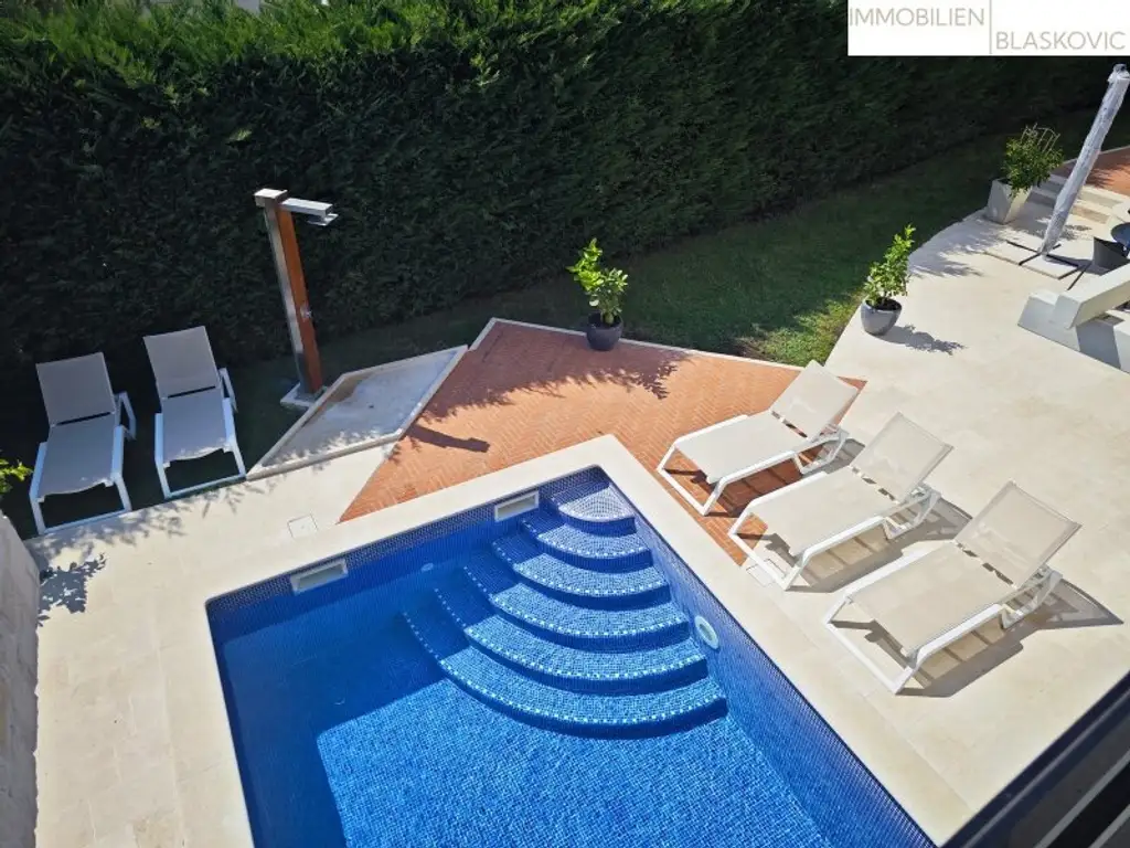 Exklusive Villa nur wenige Meter vom Meer