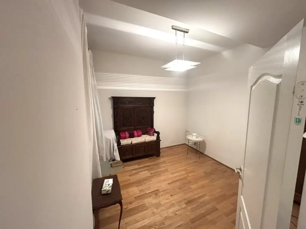 Schöne 3,5 Zimmer Altbauwohnung in zentraler Lage