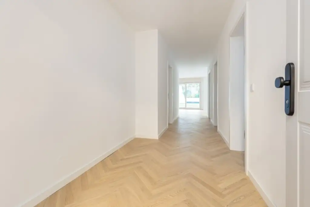 EXKLUSIVE GARTENWOHNUNG IN HIETZING MIT SALZWASSER-POOL UND SAUNA