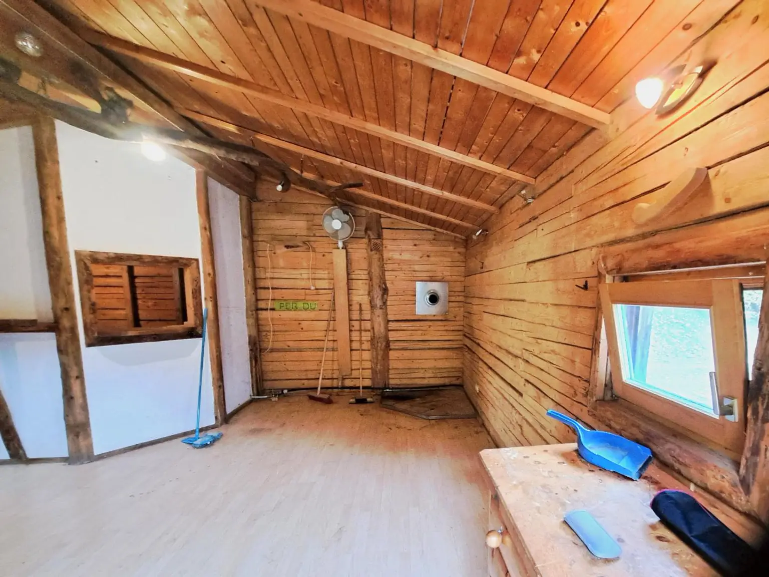 Grundstück im Grünen mit Holzhaus ohne Bauzwang