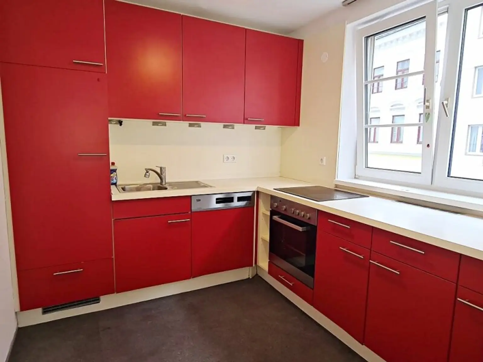 BUCHENGASSE, U1-NÄHE, 57 m2 Neubau mit 10 m2 Terrasse, 2 Zimmer, Komplettküche, Wannenbad, Parketten, 1. Liftstock