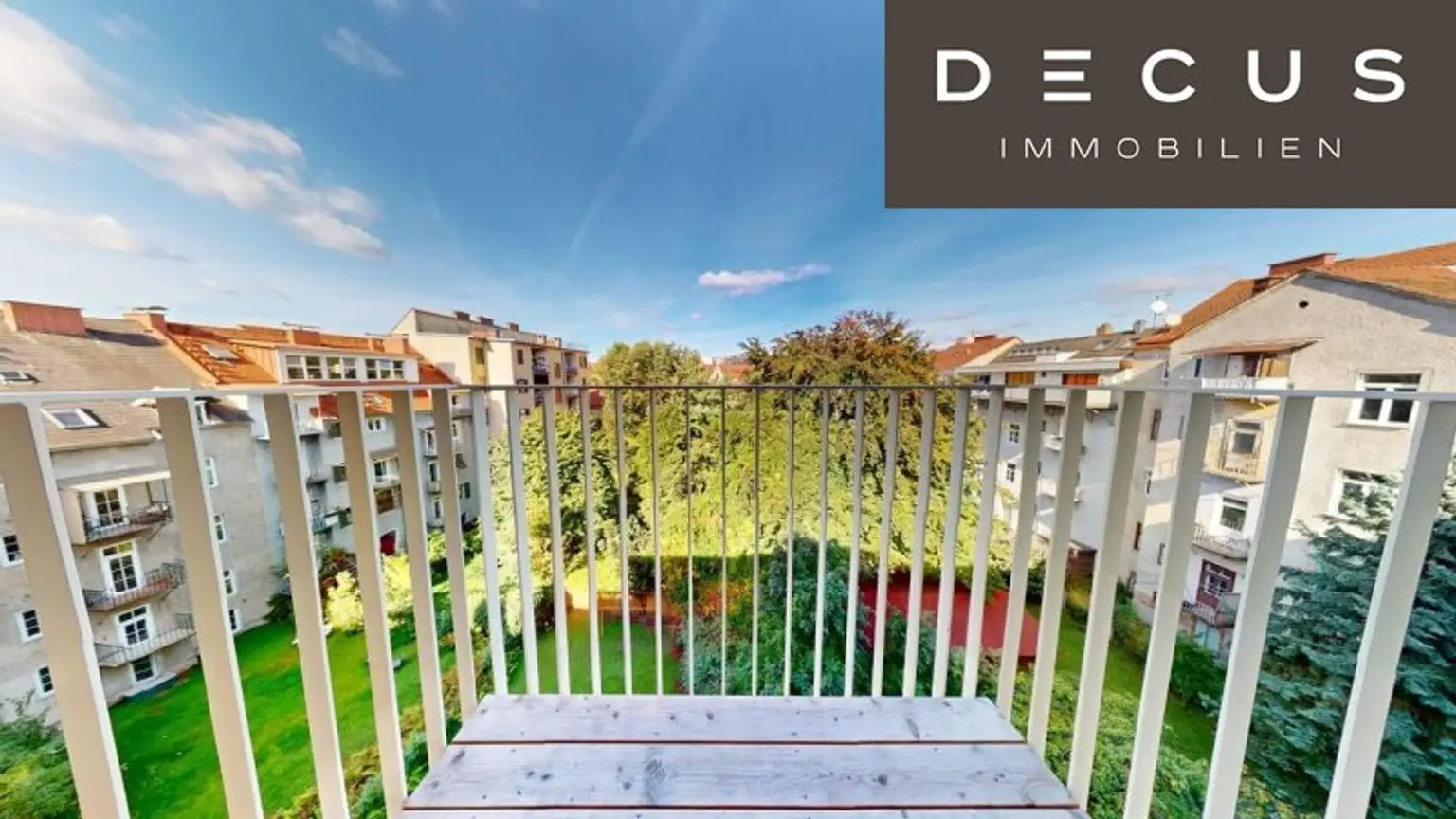 | EXKLUSIVE & LICHTDURCHFLUTETE DACHGESCHOSS - MAISONETTE - WOHNUNG MIT BLICK AUF DEN SCHLOSSBERG | PRIVATER LIFTZUGANG | 2 TERRASSEN | TOP LAGE