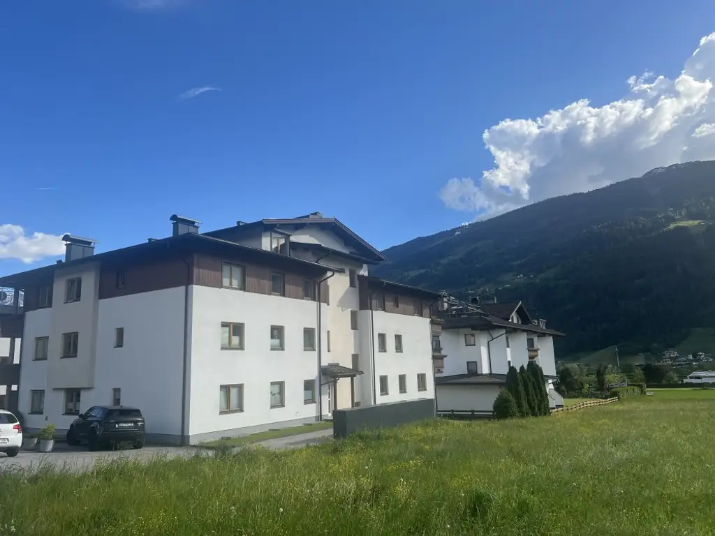 Erdgeschosswohnung mit Wintergarten in Stumm