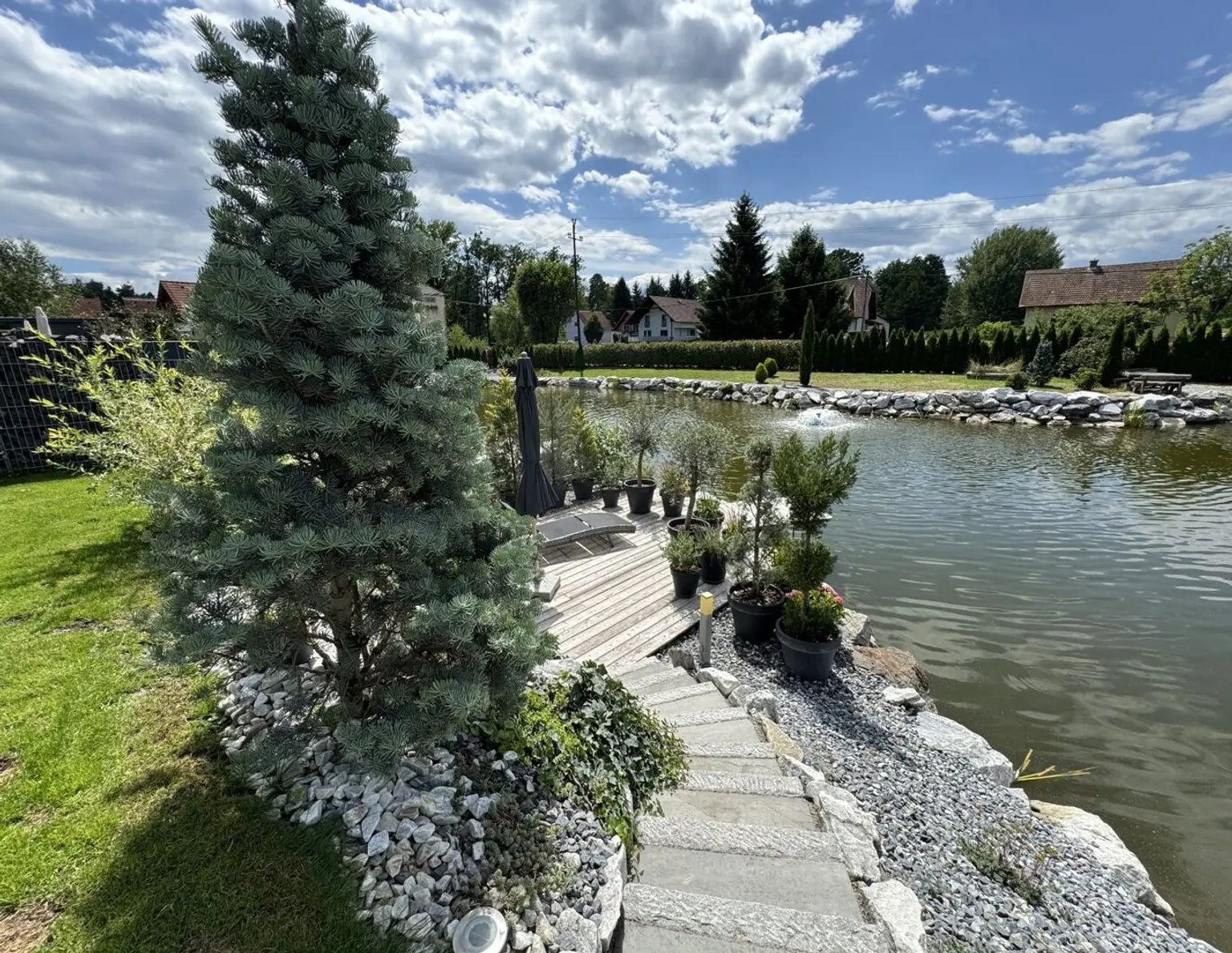 Exklusive 3,5-Zimmer-Gartenwohnung mit direktem Naturteich-Zugang und Süd-West-Loggia in Unterpremstätten bei Graz