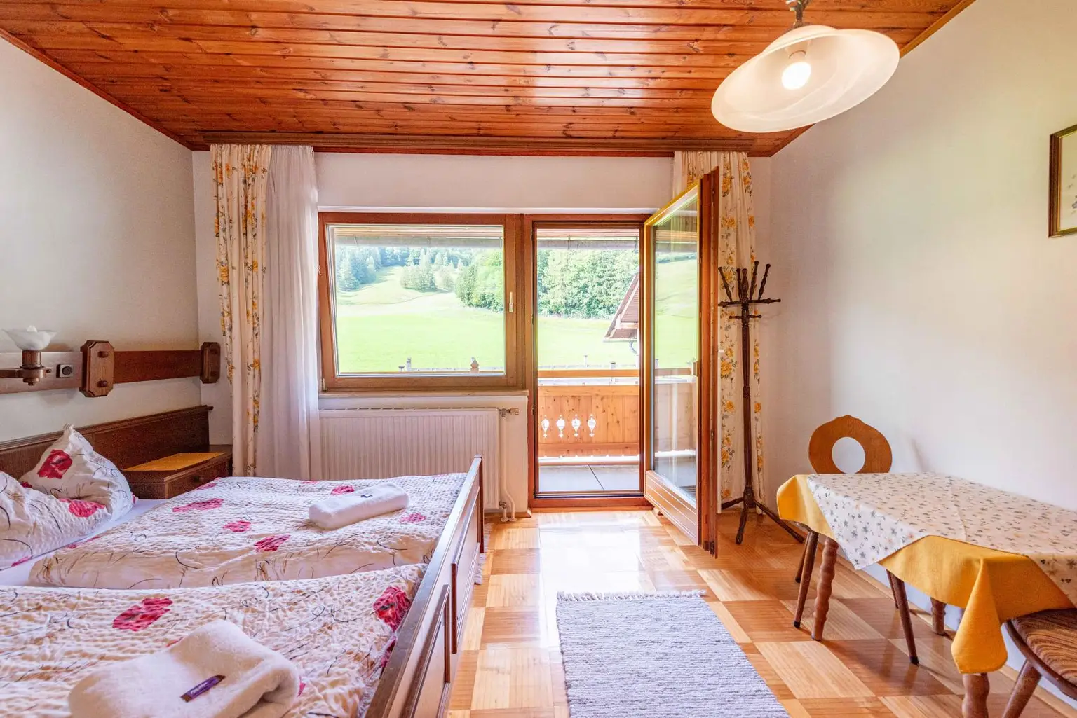 "Hof zur Steinwänd" Gasthof und Bauernhof mit Fremdenzimmern - Wald und Wiesen!