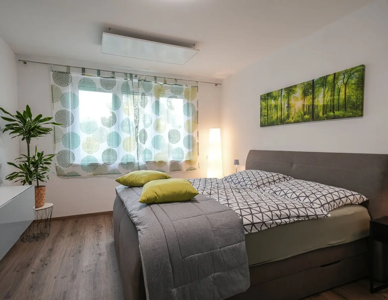 INNSBRUCK-AMRAS: RUHIGE, TOP SANIERTE WOHNUNG MIT 3,5 ZIMMERN UND ALPENPANORAMA