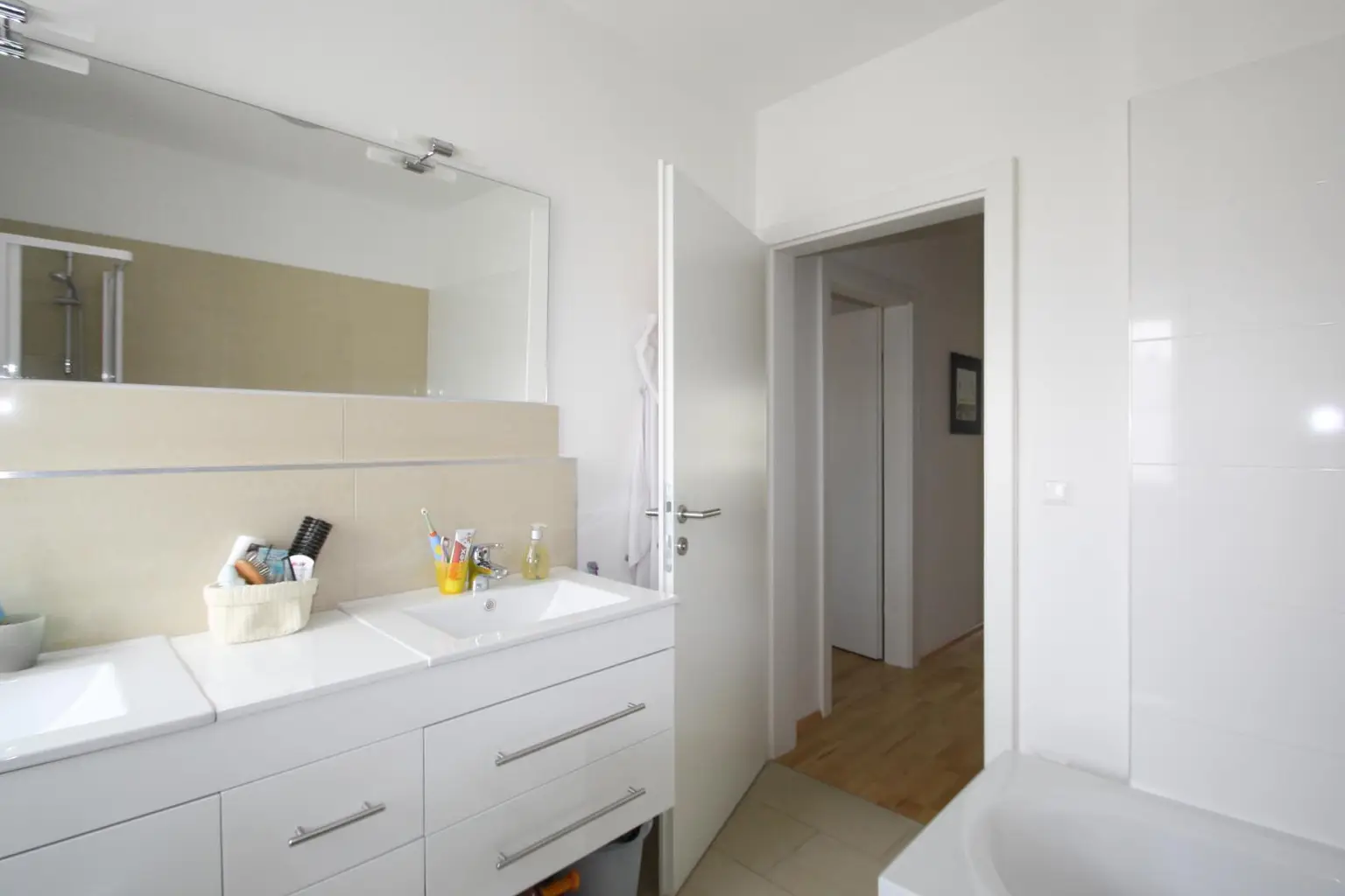 Niedrigenergie-Doppelhaushälfte in Mauer. 5 Zimmer, Terrasse, Garten und Autostellplatz